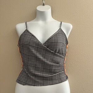 Black and white cropped top